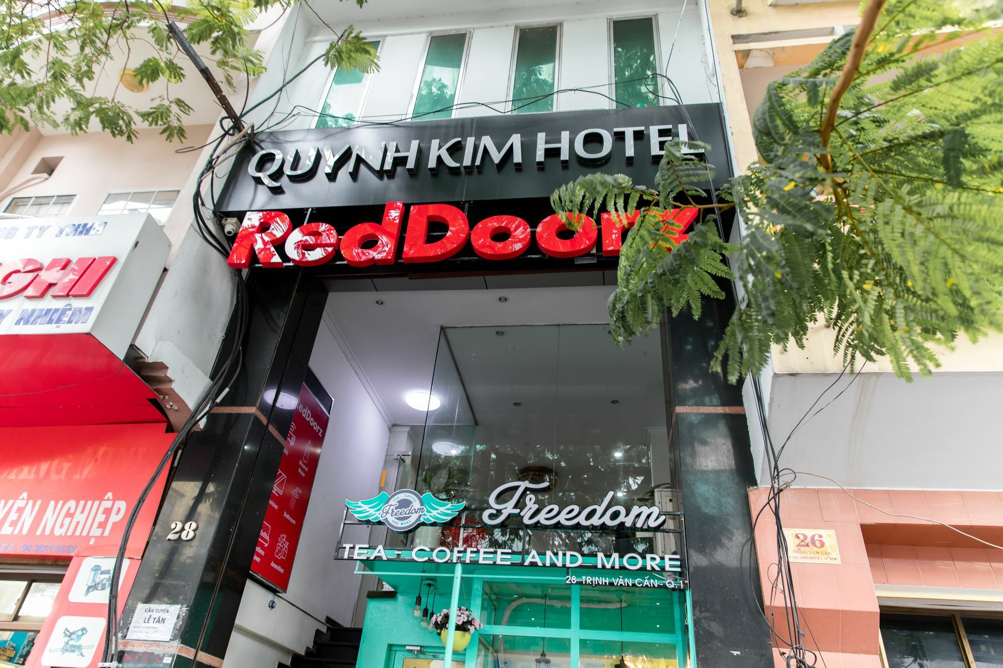 Отель Reddoorz Near 23Rd September Park Хошимин Экстерьер фото